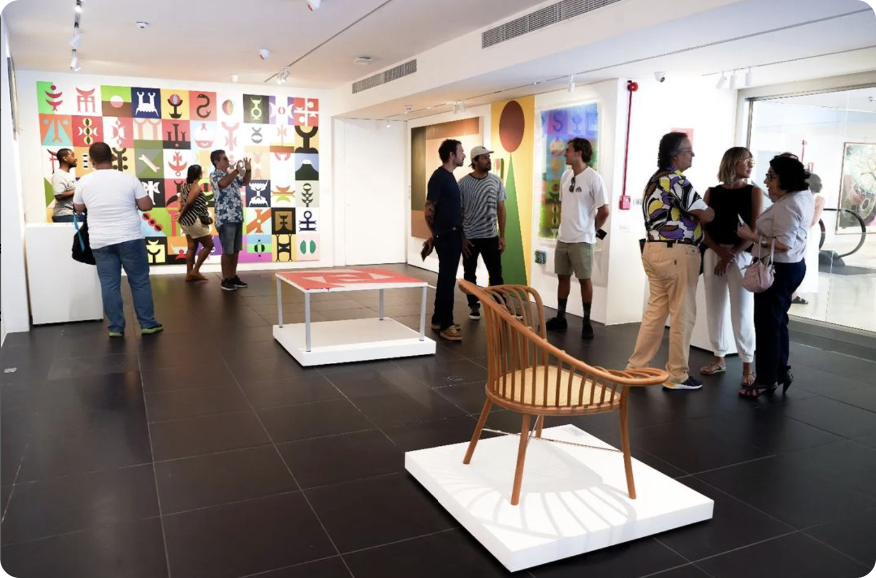 PESSOAS NA GALERIA FGV ARTE